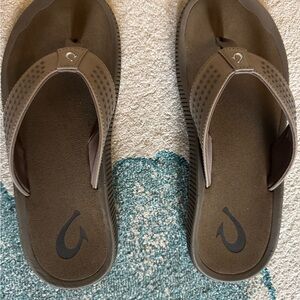 Olukai Flip Flop Sandals - SZ 10 - Immaculate condition Worn ONCE